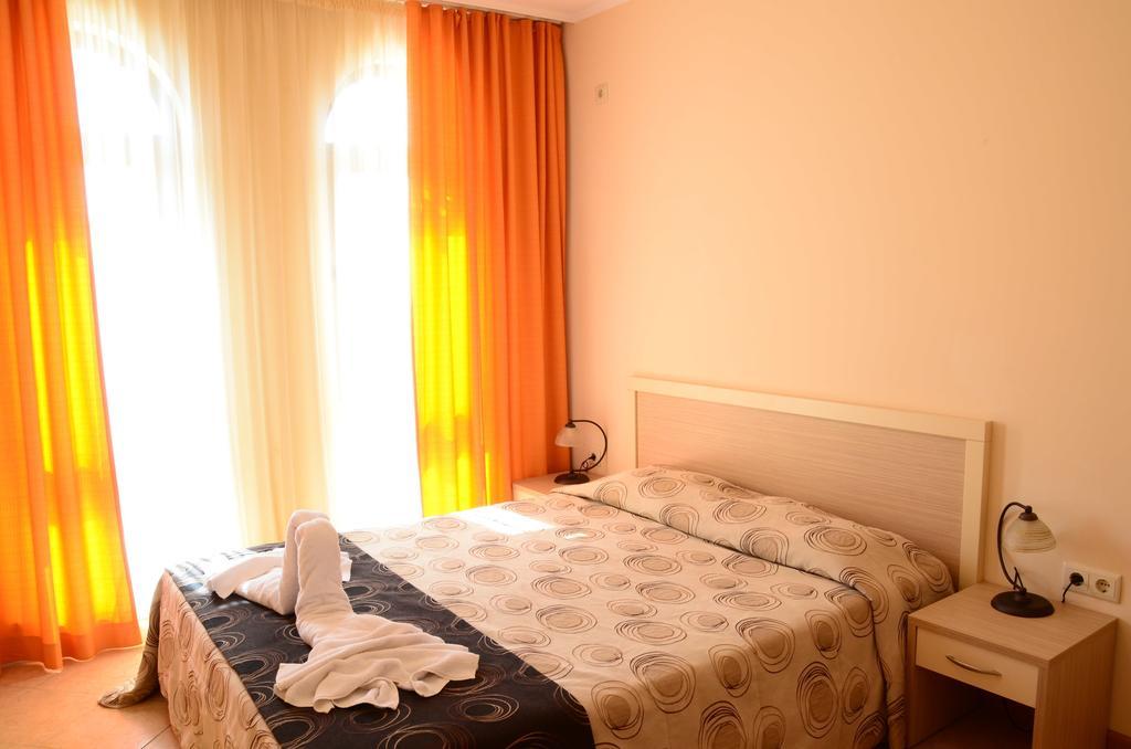 Royal Sun Aparthotel Слънчев бряг Стая снимка