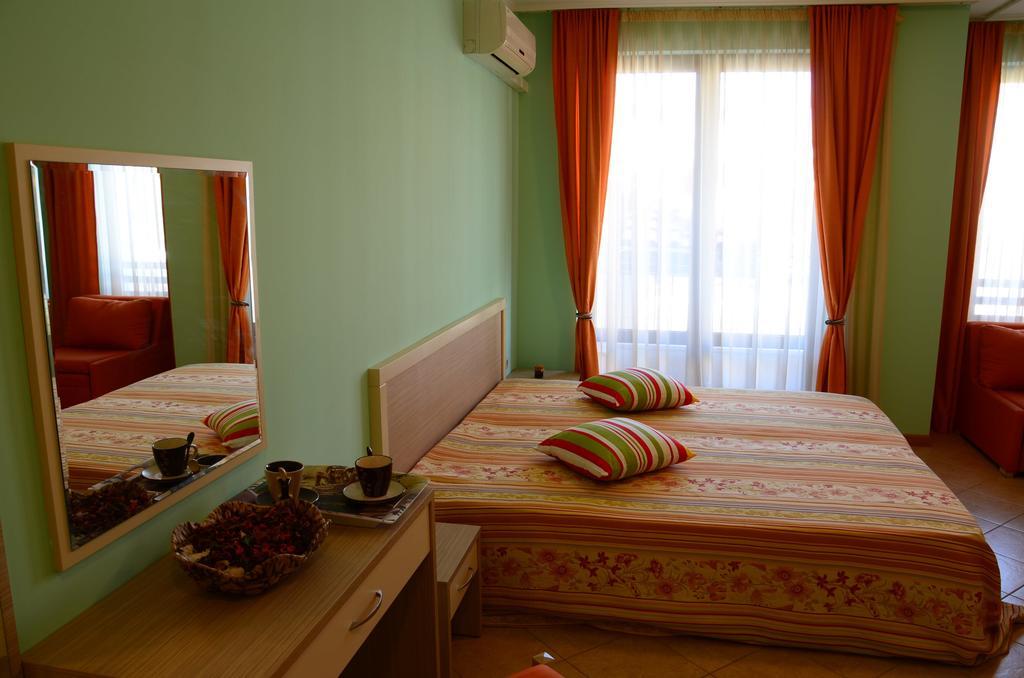 Royal Sun Aparthotel Слънчев бряг Стая снимка