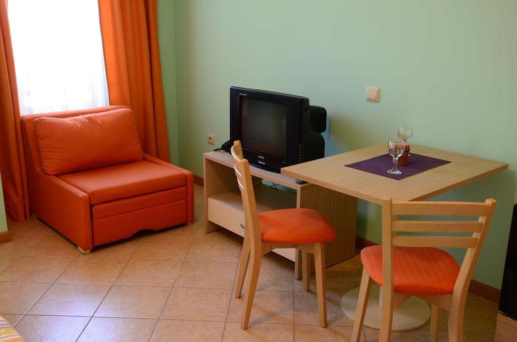 Royal Sun Aparthotel Слънчев бряг Стая снимка